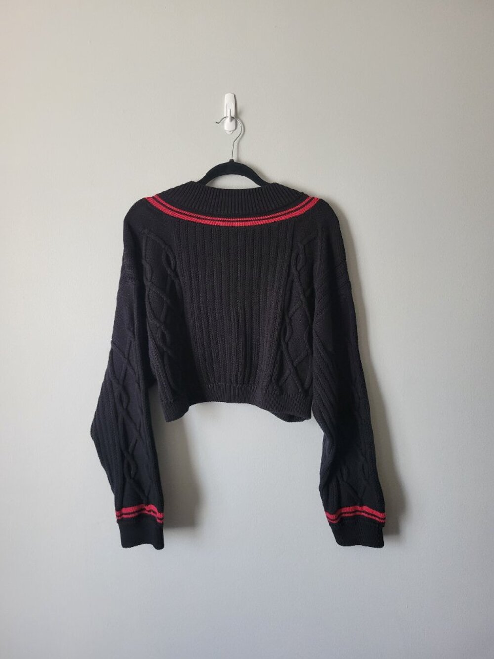 KOTN - Women's Nyala Sweater in Black/Fuchsia (M) - Picture 2 of 5
